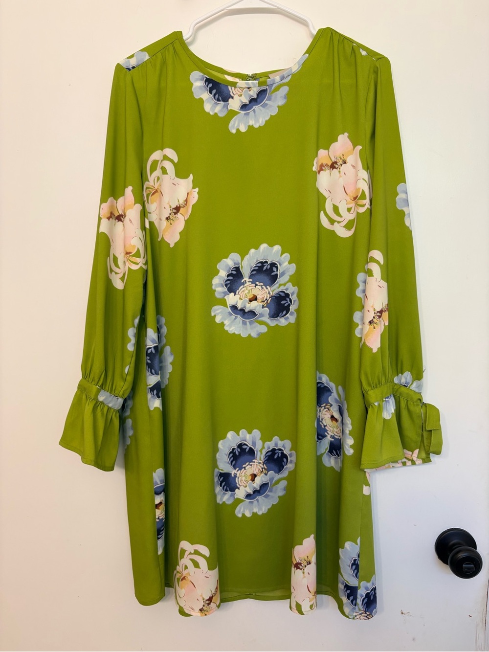 Loft Bright Pistachio Green Floral Print Shift Dress  Tie Cuffs Romantic SZ Med8 - Picture 2 of 8